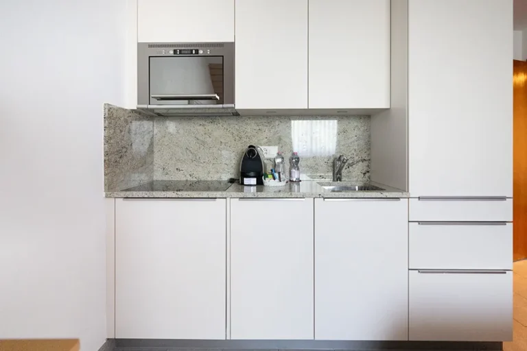 Kitchenette in an apartment for temporary living at the Hotel Schlössli Ipsach